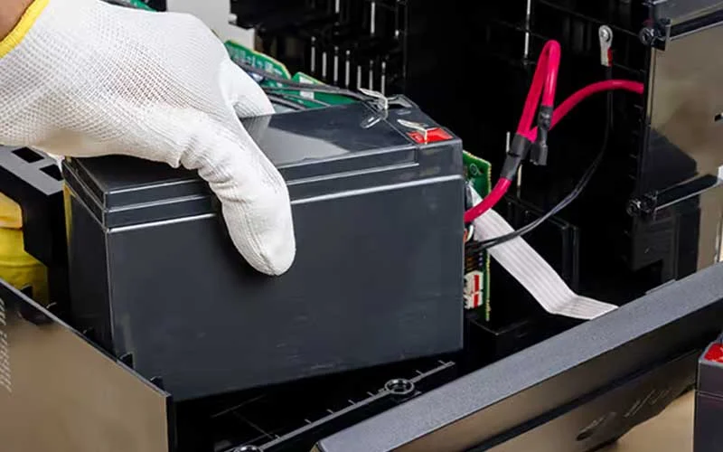 علت شارژ نشدن باتری یو پی اس